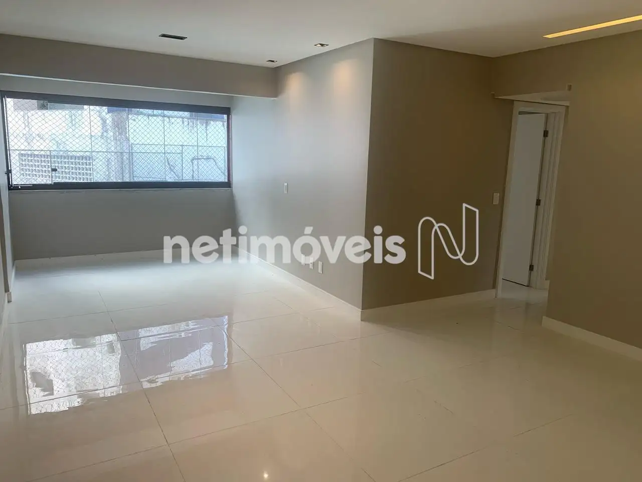 Sala com Varanda Incorporada.