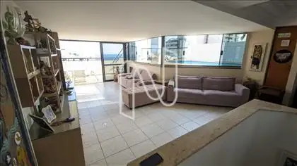 Grande sala no pavimento superior 