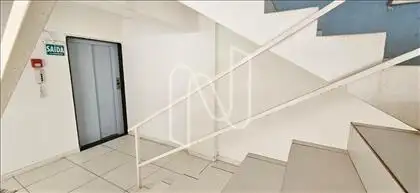 Acesso ao elevador e a escada 