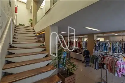 ESCADA DE ACESSO AO 2º PISO 
