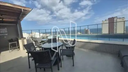  Piscina com churrasqueira