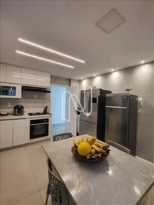  cozinha com armários planejados