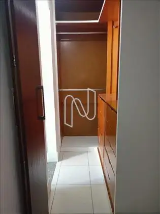 Closet com banheiro  