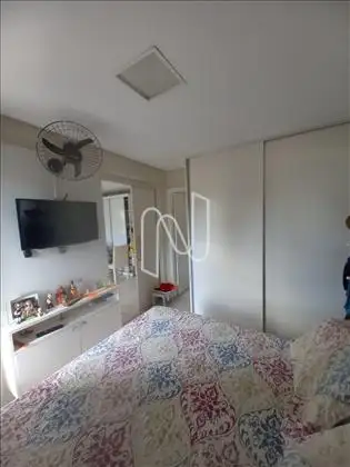 Quarto com armários 