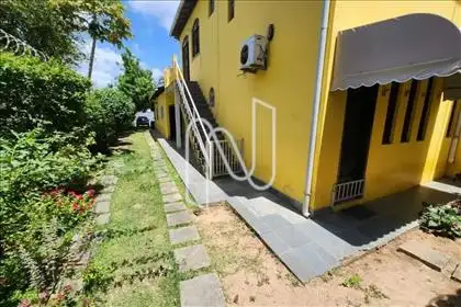  Acesso para pavimento superior