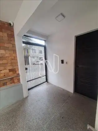 portão de entrada na torre 