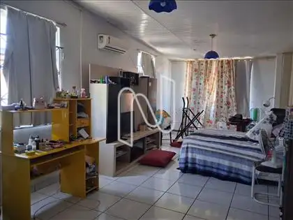  Quarto/Sala