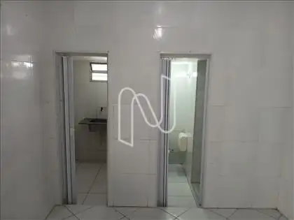  Área Interna - Acesso Cozinha e Banheiro