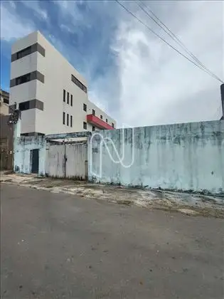 Frente do terreno - local