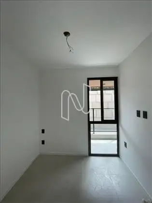 Quarto Amplo e Iluminado