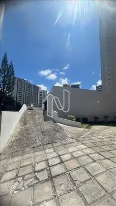 Fachada e Rampa de Acesso do Edifício