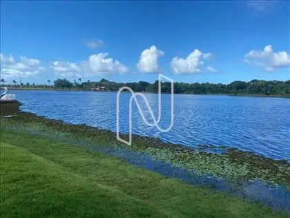 Área Externa de Lazer com Lago 