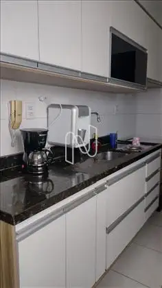 Cozinha Ampla com Armários 