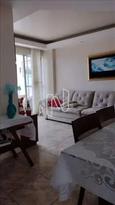Sala de Estar Ventilada com Varanda 