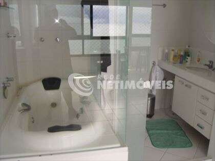 BANHEIRO COM JACUZZI