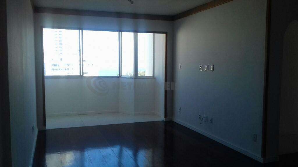 SALA COM VARANDA INCORPORADA