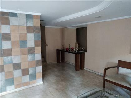 Hall de entrada decorado.