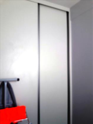 quarto emprega com armarios