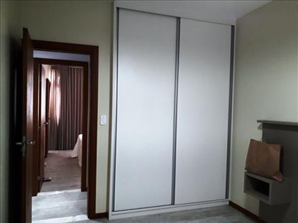 vista quarto 2, armarios novos