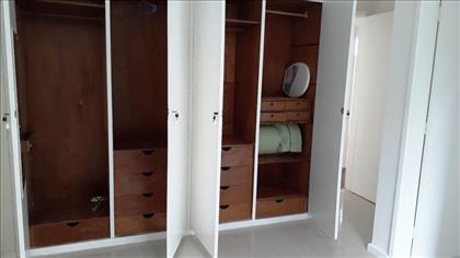 QUARTO SUÍTE, COMPARTIMENTO DOS ARMÁRIOS