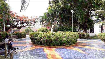 outra vista da praça