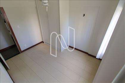 Quarto com armários