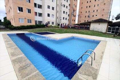 Piscina com raia