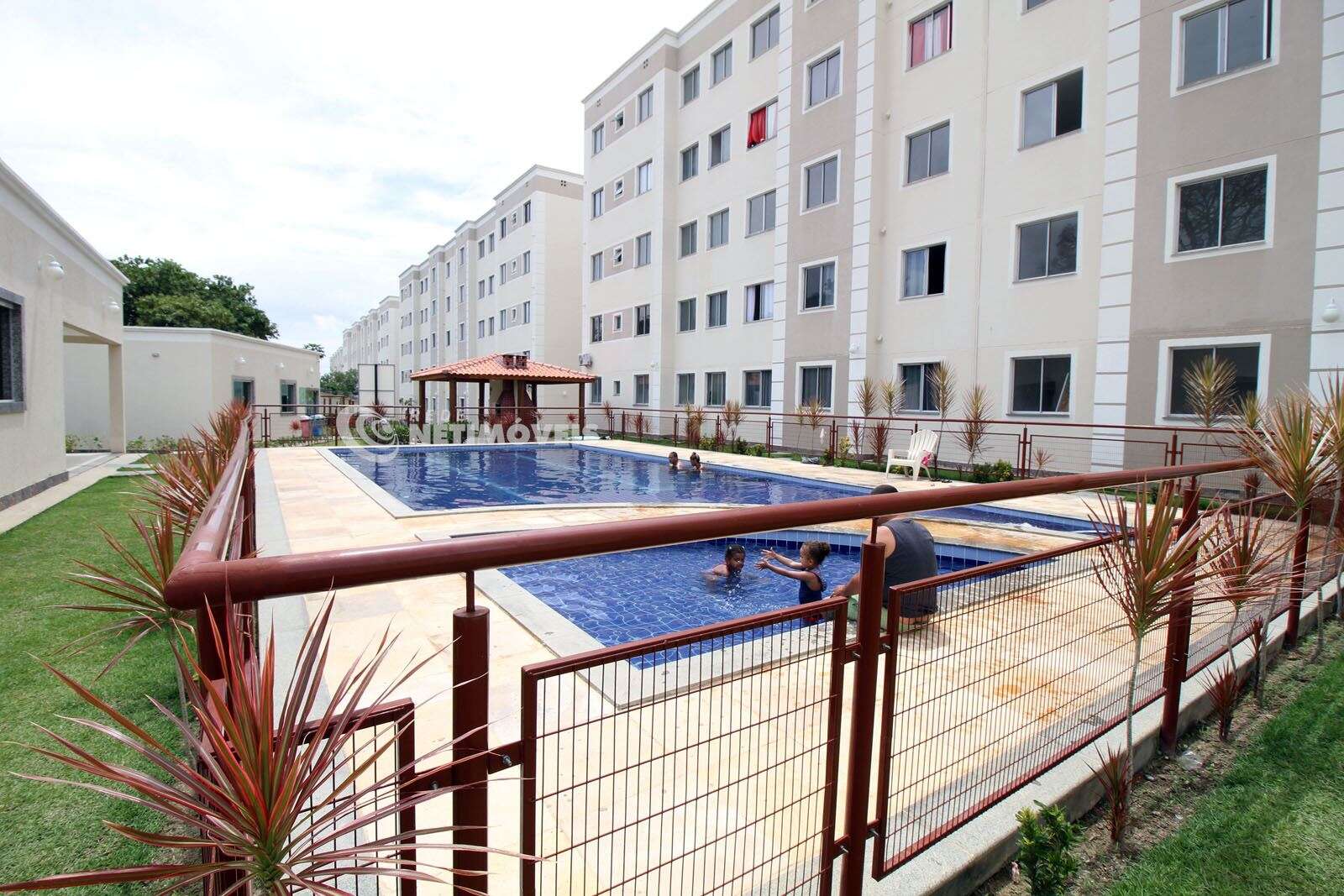 Piscinas adulto e infantil