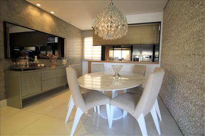 Sala de jantar com bancada estilo americana