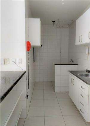 COZINHA E ÁREA DE SERVIÇO