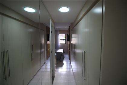 Suite master (armários na entrada do quarto)