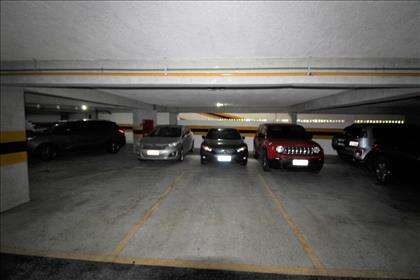 Garagem coberta (01 presa e 01 solta)
