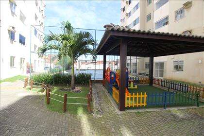 Quadra poliesportiva/parque infantil