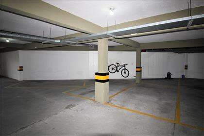 Garagem coberta e solta