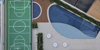 PISCINA E QUADRA POLIESPORTIVA