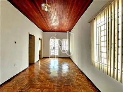     Casa comercial/área interna.