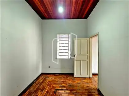     Casa comercial/área interna.