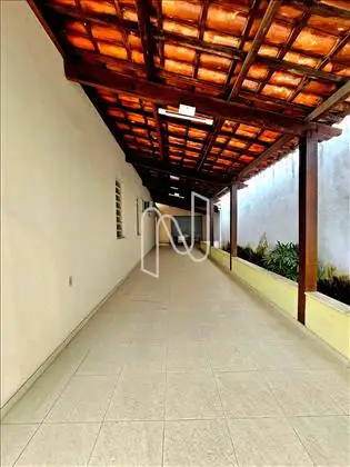    Casa comercial/lateral.