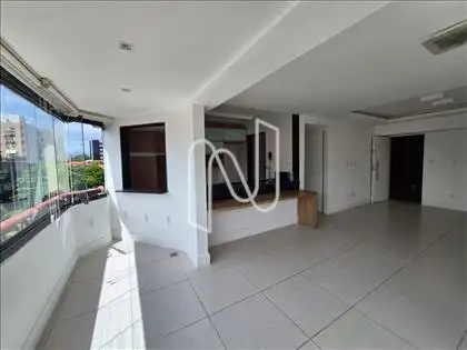   Sala/Cozinha com varanda incorporada