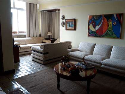 Sala de estar e varanda