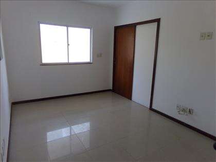 SALA COM PORTA PRINCIPAL DE CORRER