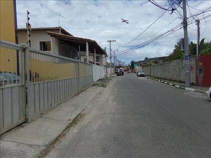 RUA À FRENTE DO CONDOMÍNIO