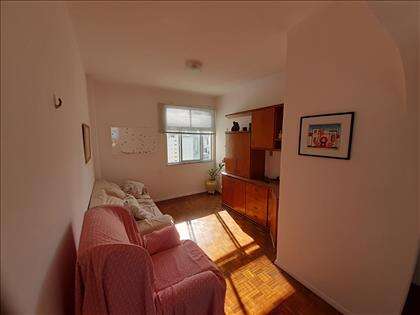 Quarto revertido para sala de som e TV