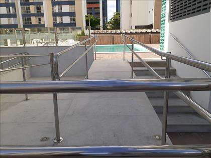 Rampa de acesso à piscina para cadeirante