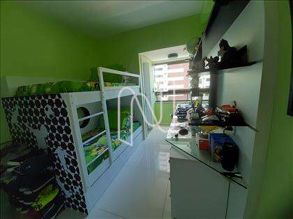Quarto/suíte 02 com varanda incorporada.