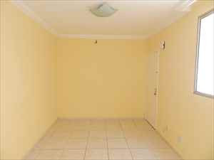  Sala ampla com detalhe gesso